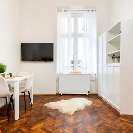 Malila Warszawska - Main Train Station Apartment