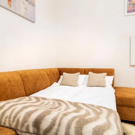 Malila Warszawska - Main Train Station Apartment